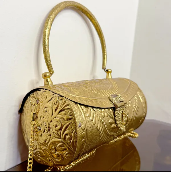 Cylin_Gold_Metal_Bag
